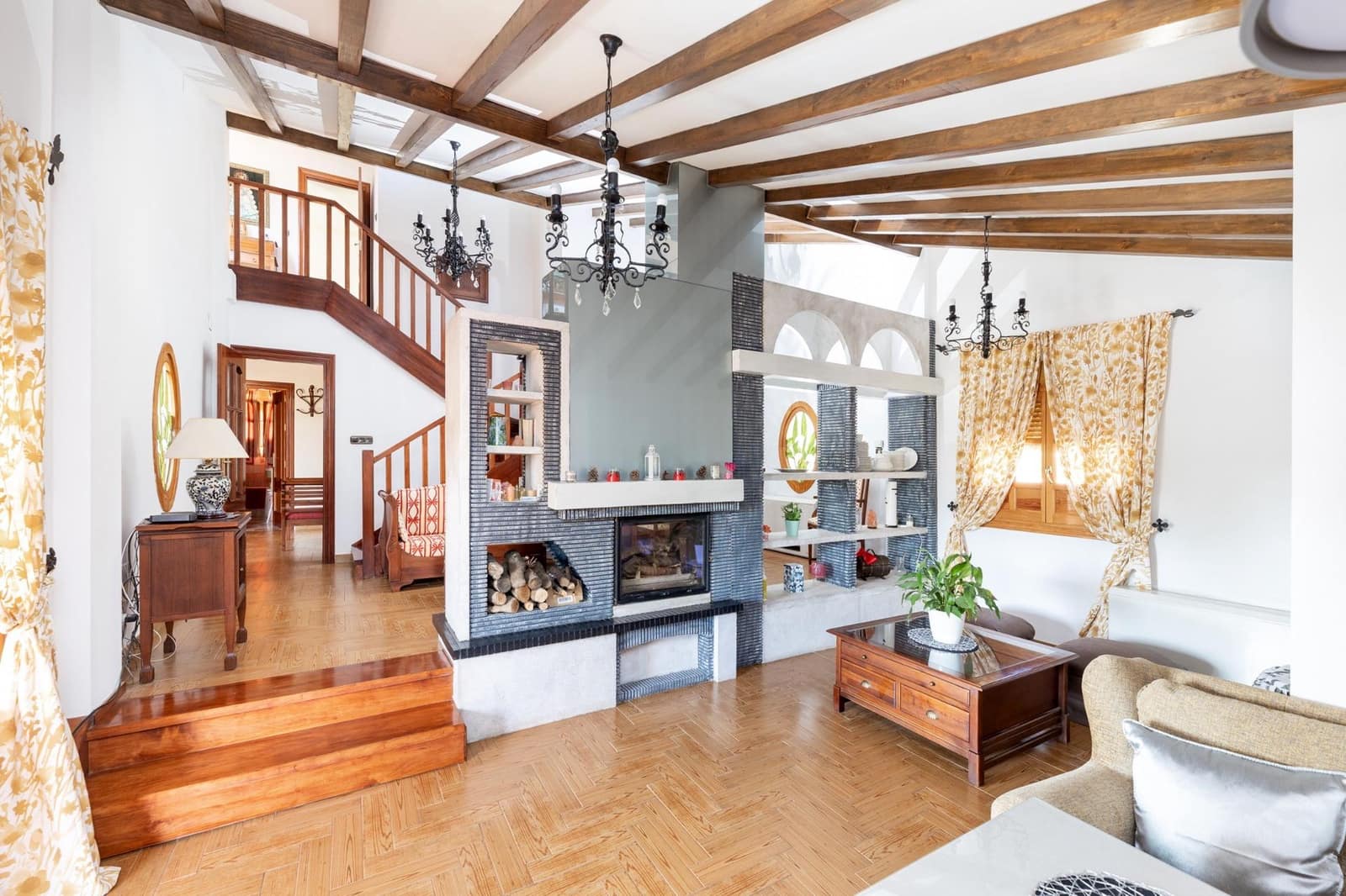 5 bedroom Villa for sale in Albolote with garage - € 430,000 (Ref: 9243367)