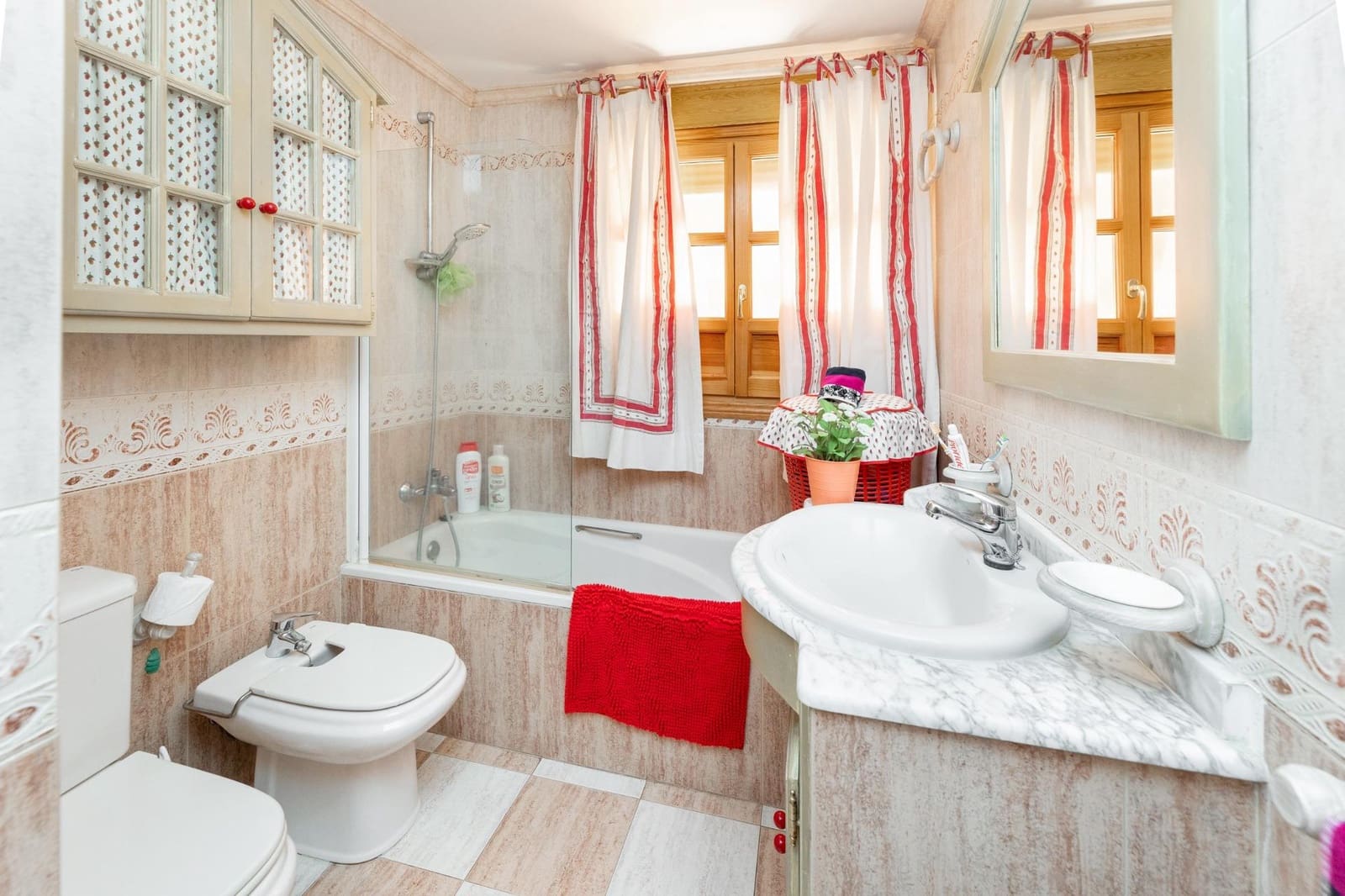 5 bedroom Villa for sale in Albolote with garage - € 430,000 (Ref: 9243367)