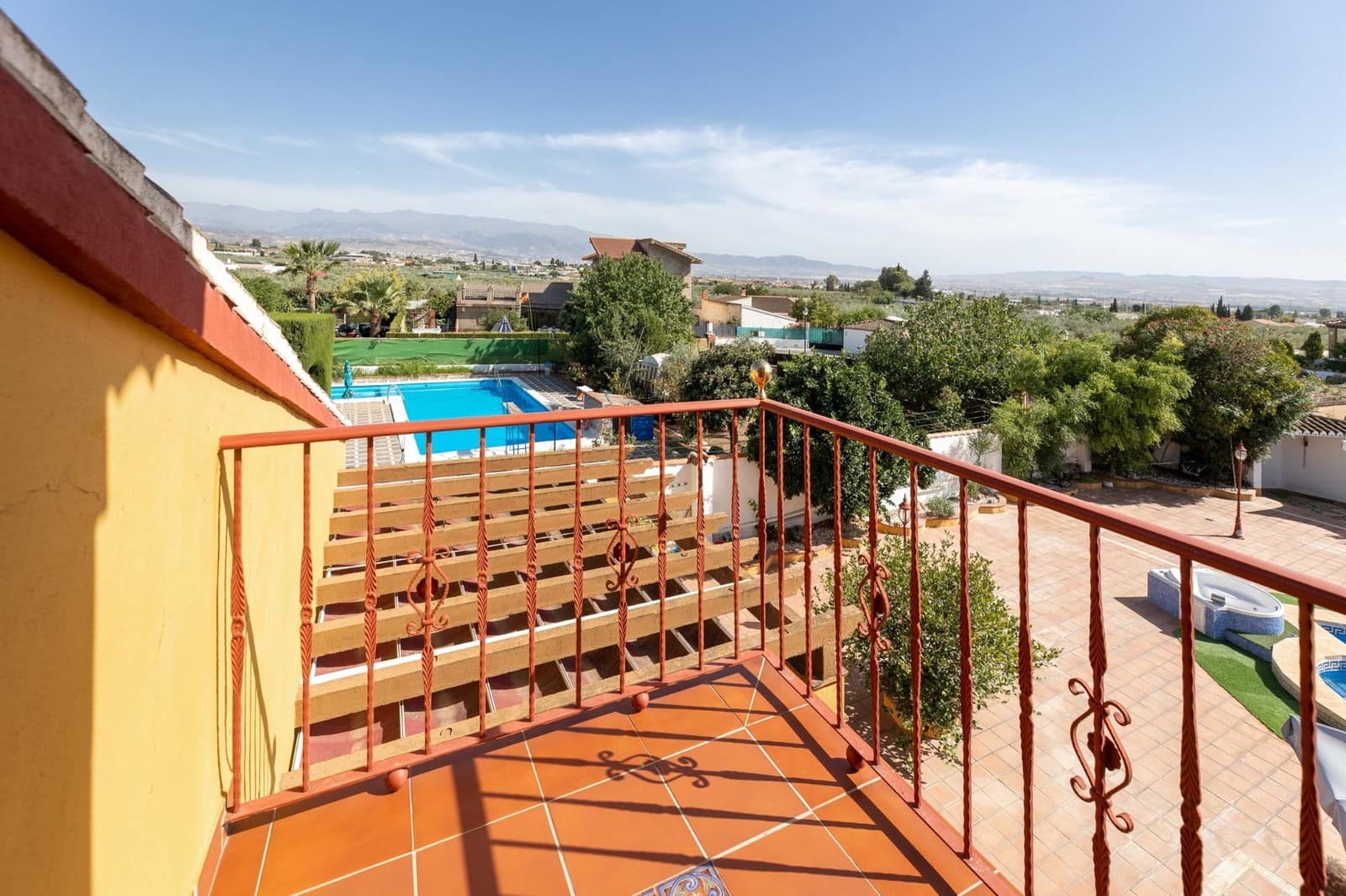 5 bedroom Villa for sale in Albolote with garage - € 430,000 (Ref: 9243367)