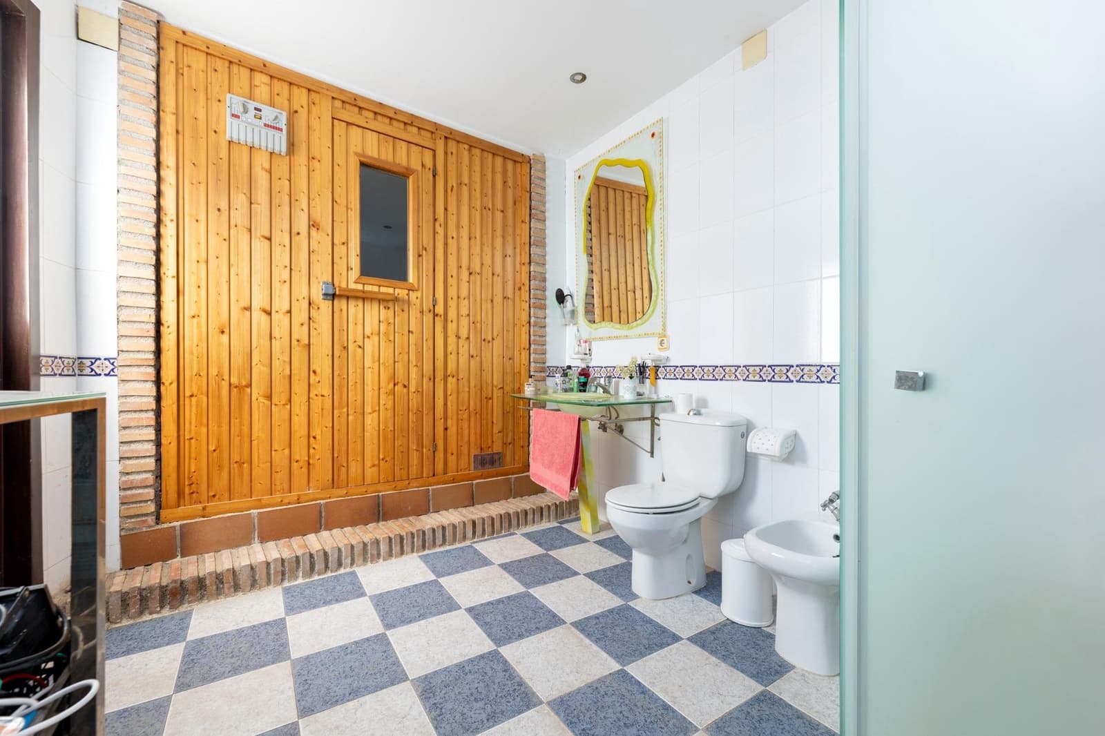 5 bedroom Villa for sale in Albolote with garage - € 430,000 (Ref: 9243367)