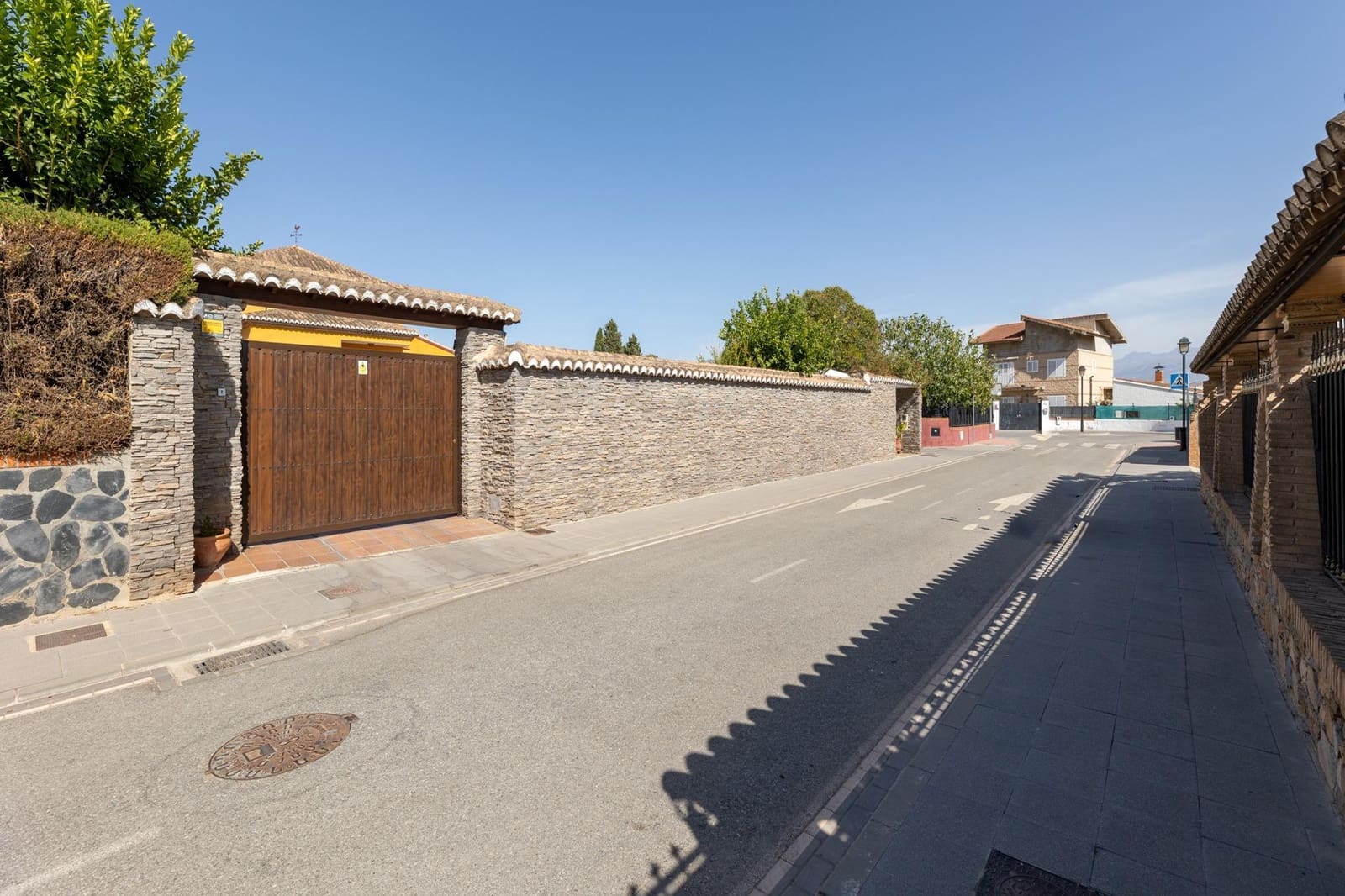 5 bedroom Villa for sale in Albolote with garage - € 430,000 (Ref: 9243367)