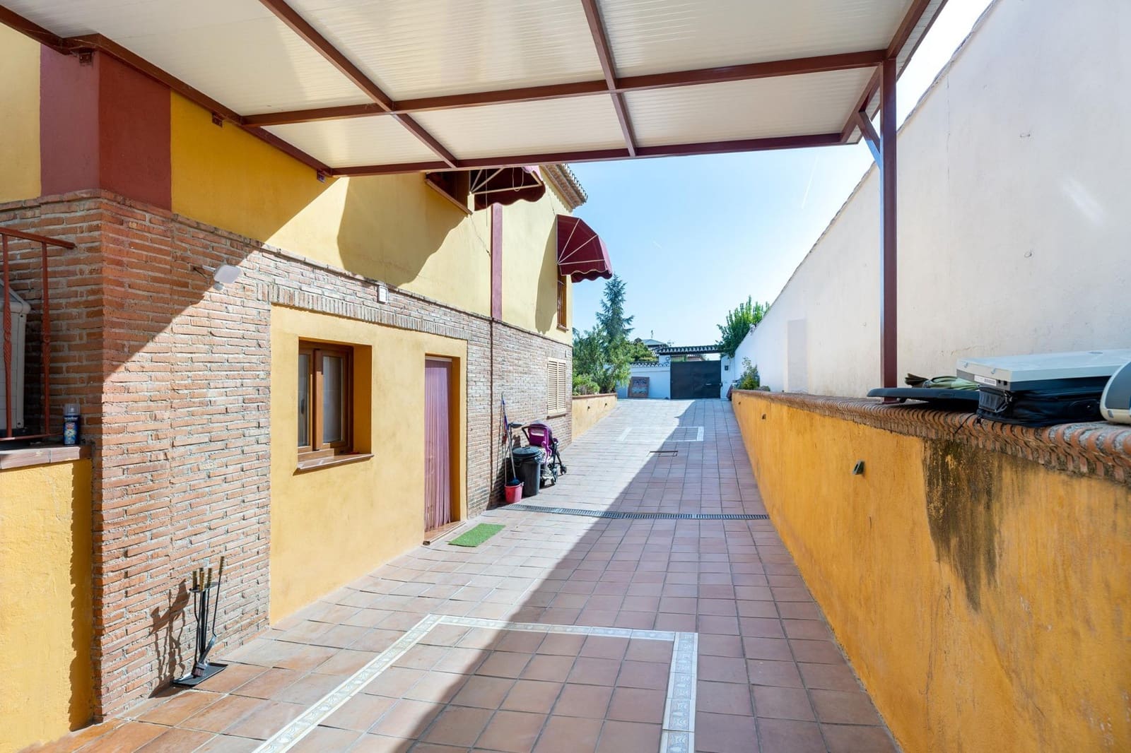 5 bedroom Villa for sale in Albolote with garage - € 430,000 (Ref: 9243367)