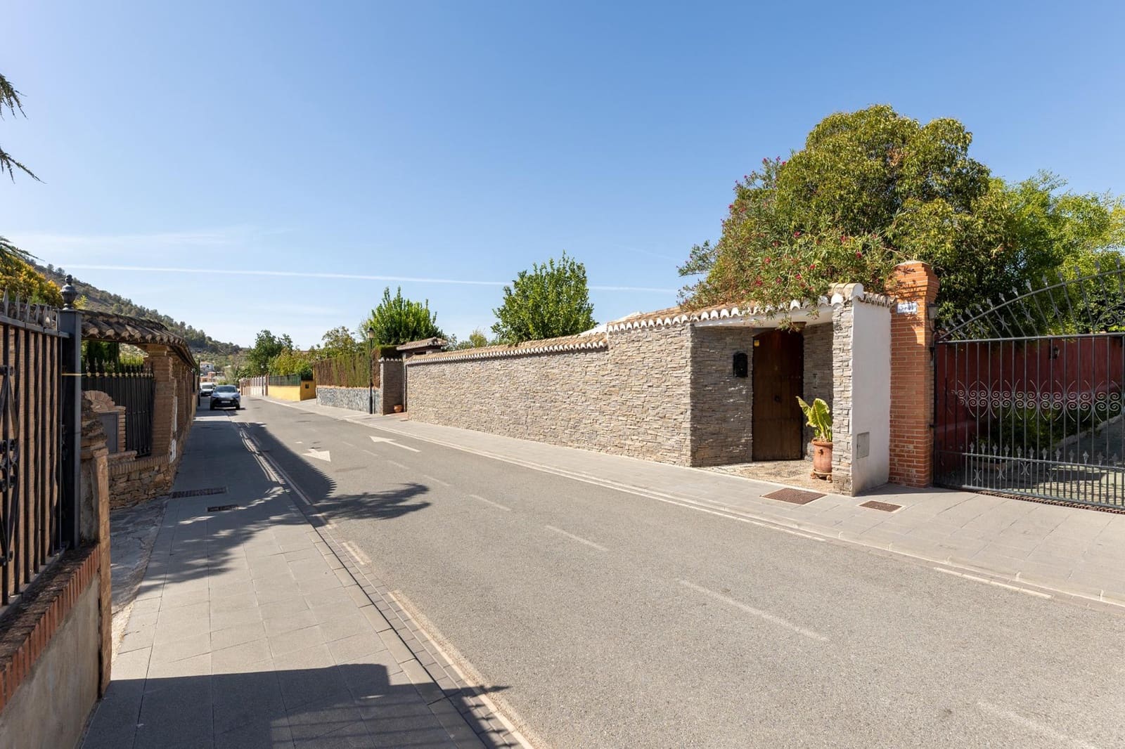 5 bedroom Villa for sale in Albolote with garage - € 430,000 (Ref: 9243367)