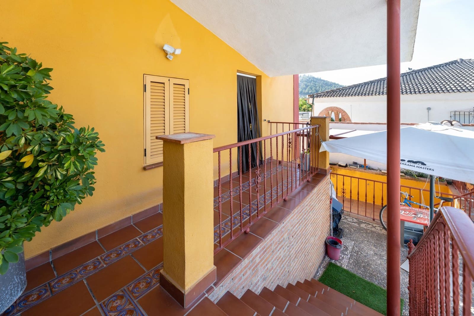 5 bedroom Villa for sale in Albolote with garage - € 430,000 (Ref: 9243367)