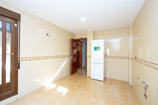 5 soverom Hus til salgs i Atarfe med garasje - € 325 000 (Ref: 9243368)