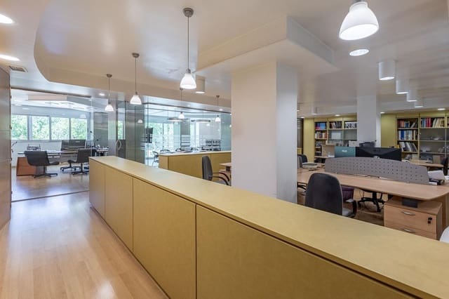 Commercial for sale in Granada city - € 495,000 (Ref: 9247227)