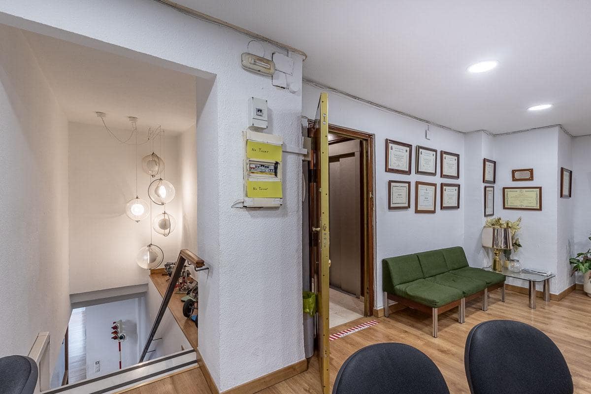 Commercial for sale in Granada city - € 490,000 (Ref: 9247230)