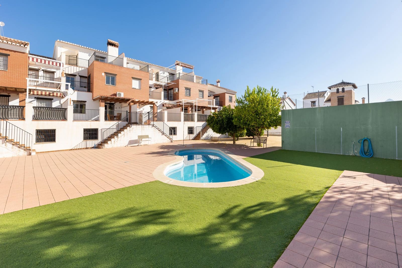 4 chambre Villa/Maison Mitoyenne à vendre à Atarfe avec piscine garage - 255 000 € (Ref: 9272550)