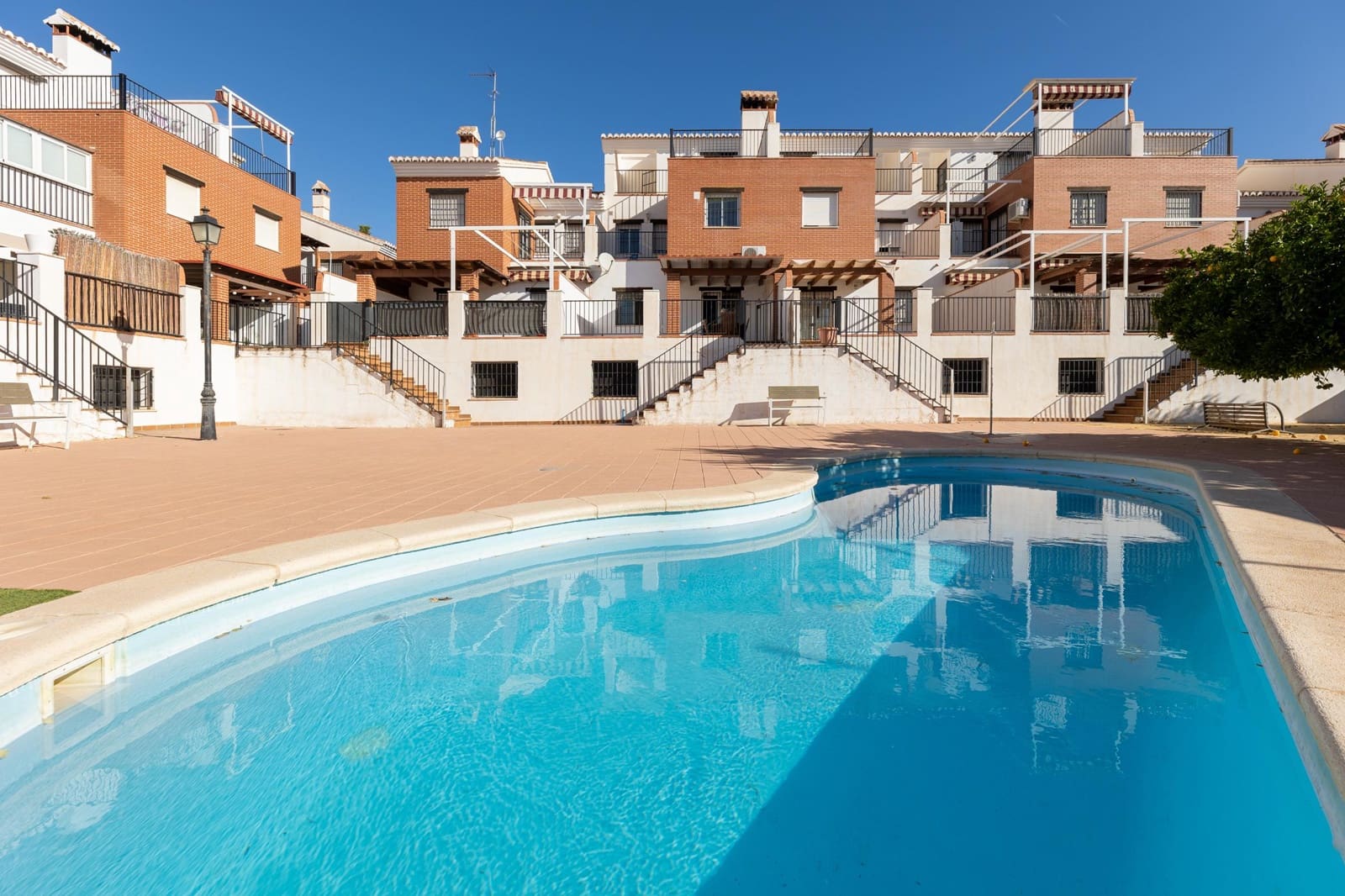 4 chambre Villa/Maison Mitoyenne à vendre à Atarfe avec piscine garage - 255 000 € (Ref: 9272550)