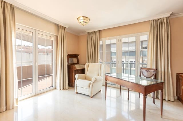 4 slaapkamer Flat te koop in Granada stad met garage - € 580.000 (Ref: 9294341)