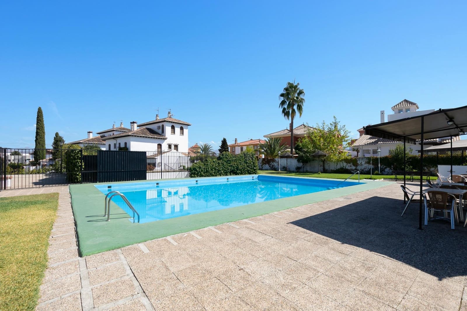 4 soveværelse Villa til salg i Ogijares med swimmingpool garage - € 325.000 (Ref: 9303494)