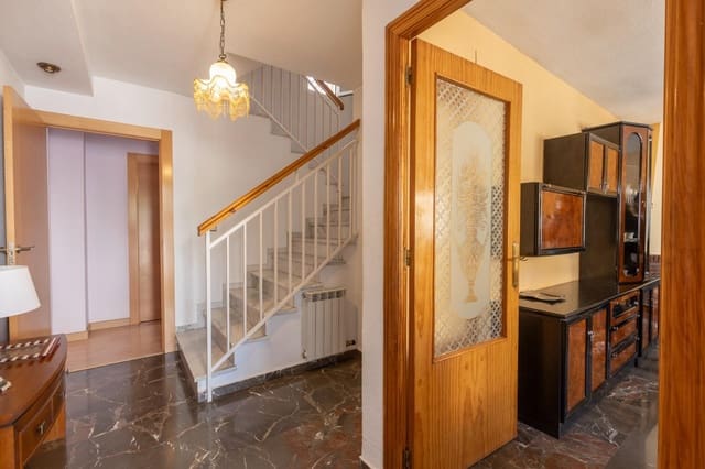 4 camera da letto Villetta a Schiera in vendita in Huétor Vega con garage - 245.000 € (Rif: 9312831)