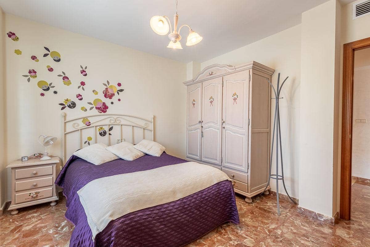 5 soverom Villa til salgs i Peligros med garasje - € 339 000 (Ref: 9317811)