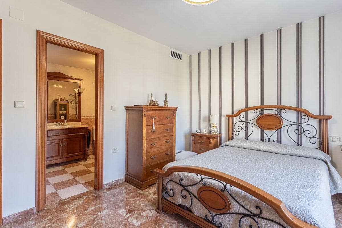 5 soverom Villa til salgs i Peligros med garasje - € 339 000 (Ref: 9317811)