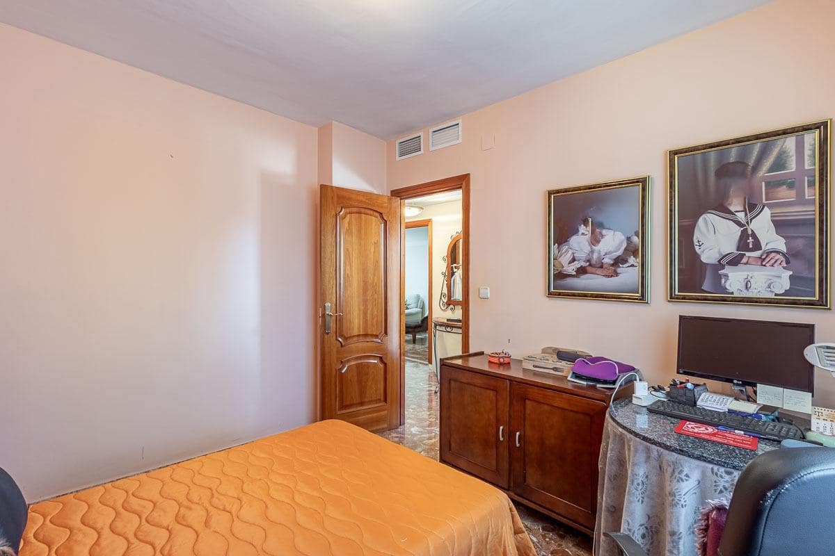 5 soverom Villa til salgs i Peligros med garasje - € 339 000 (Ref: 9317811)