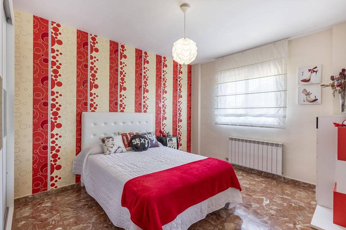 5 soverom Villa til salgs i Peligros med garasje - € 339 000 (Ref: 9317811)