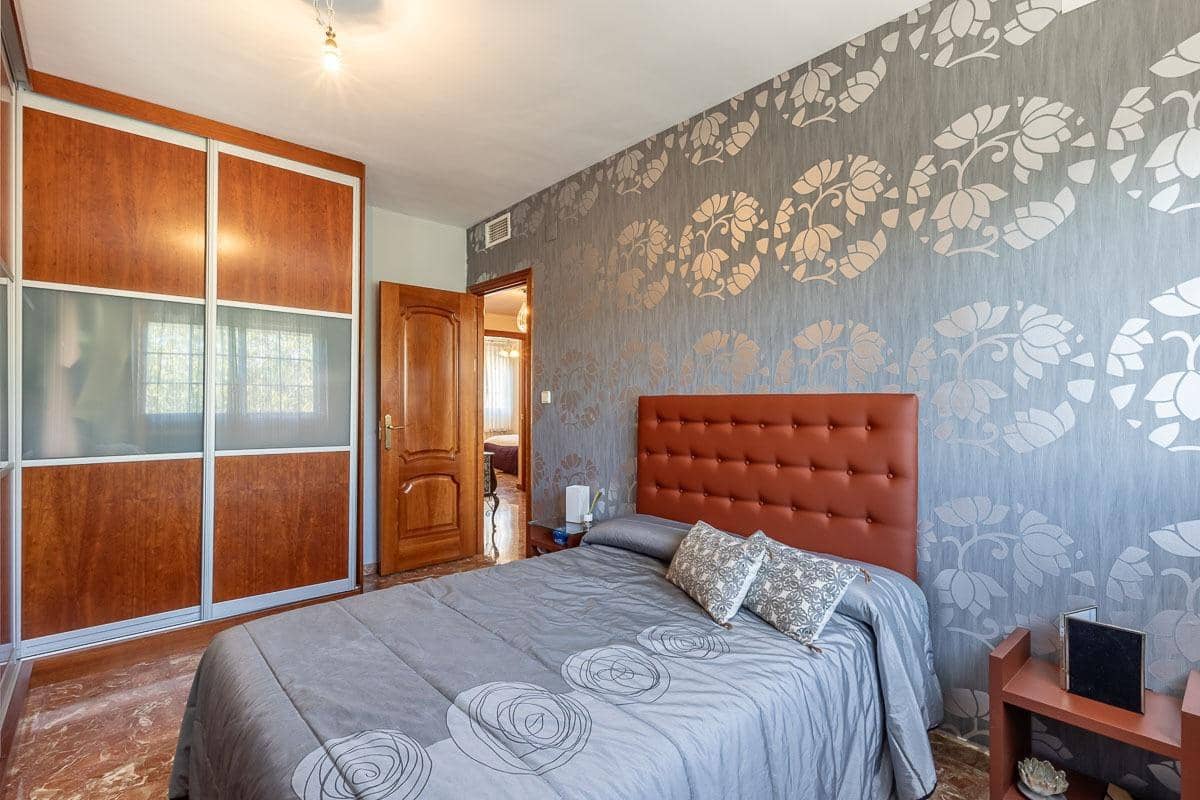 5 soverom Villa til salgs i Peligros med garasje - € 339 000 (Ref: 9317811)