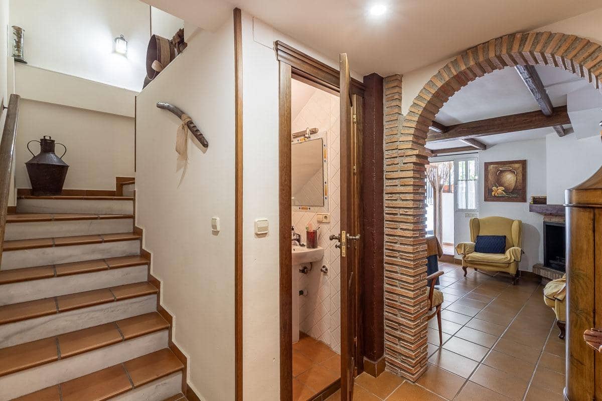 5 soverom Villa til salgs i Peligros med garasje - € 339 000 (Ref: 9317811)