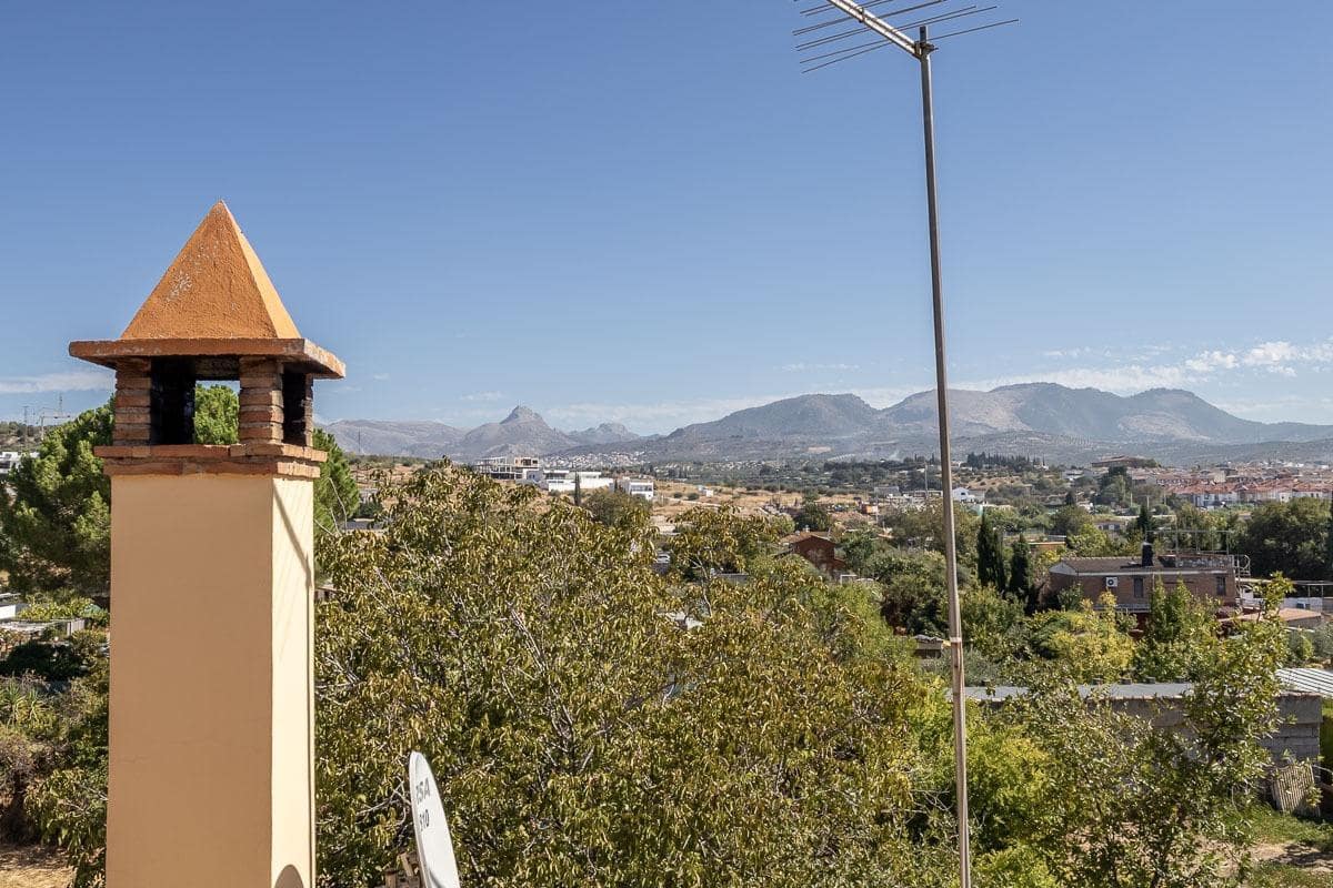 5 soverom Villa til salgs i Peligros med garasje - € 339 000 (Ref: 9317811)