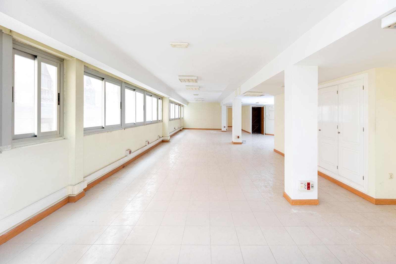 Kontor til salgs i Granada by - € 347 000 (Ref: 9347318)