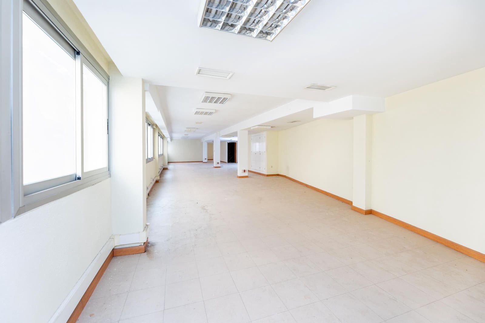 Kontor til salgs i Granada by - € 347 000 (Ref: 9347318)