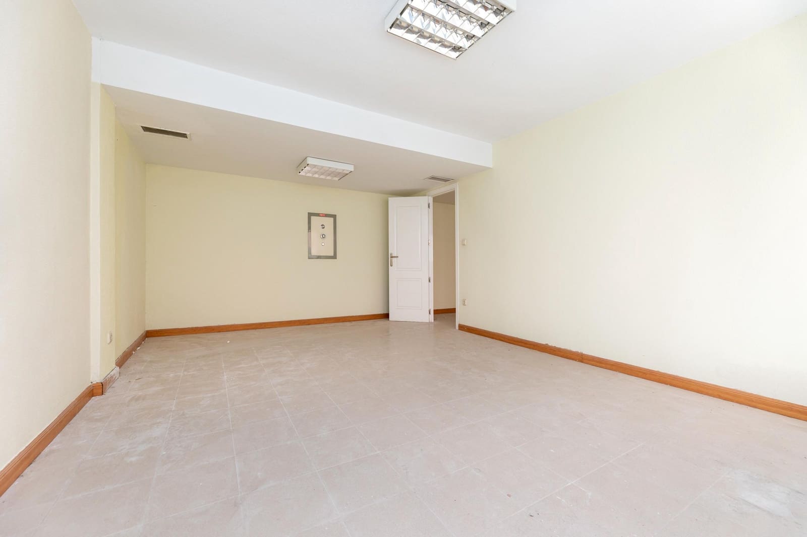 Kontor til salgs i Granada by - € 347 000 (Ref: 9347318)