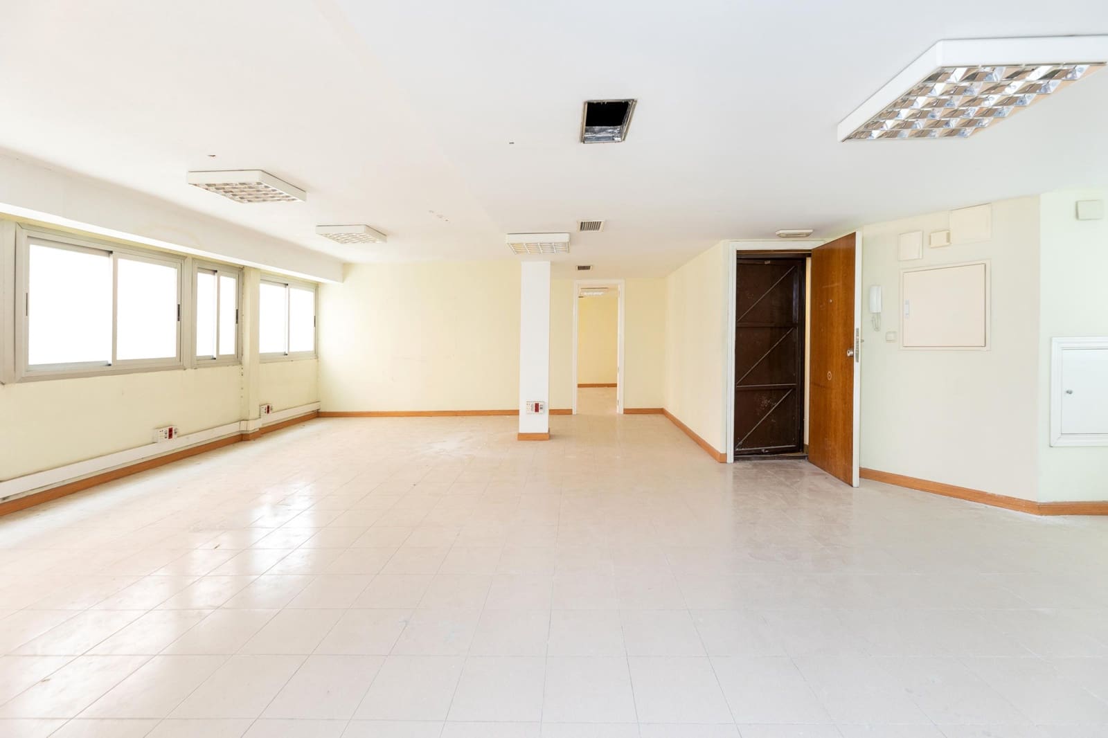 Kontor til salgs i Granada by - € 347 000 (Ref: 9347318)