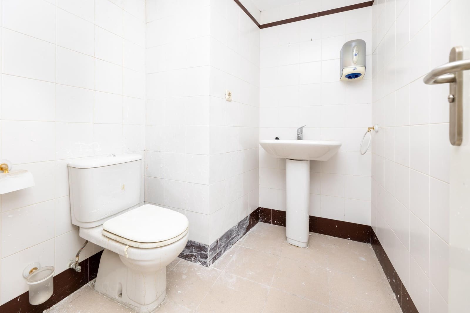 Kontor til salgs i Granada by - € 347 000 (Ref: 9347318)