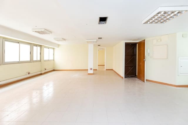 Kontor til salgs i Centro, Granada by - € 347 000 (Ref: 9347318)