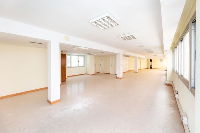 Kontor til salgs i Centro, Granada by - € 347 000 (Ref: 9347318)