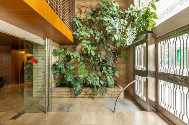 Kontor til salgs i Centro, Granada by - € 347 000 (Ref: 9347318)