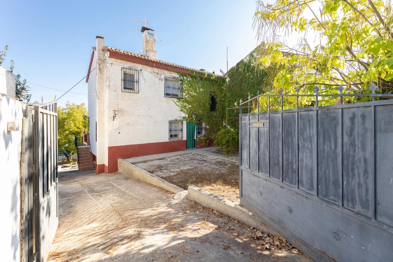 4 soverom Villa til salgs i Dilar med svømmebasseng garasje - € 349 900 (Ref: 9349506)