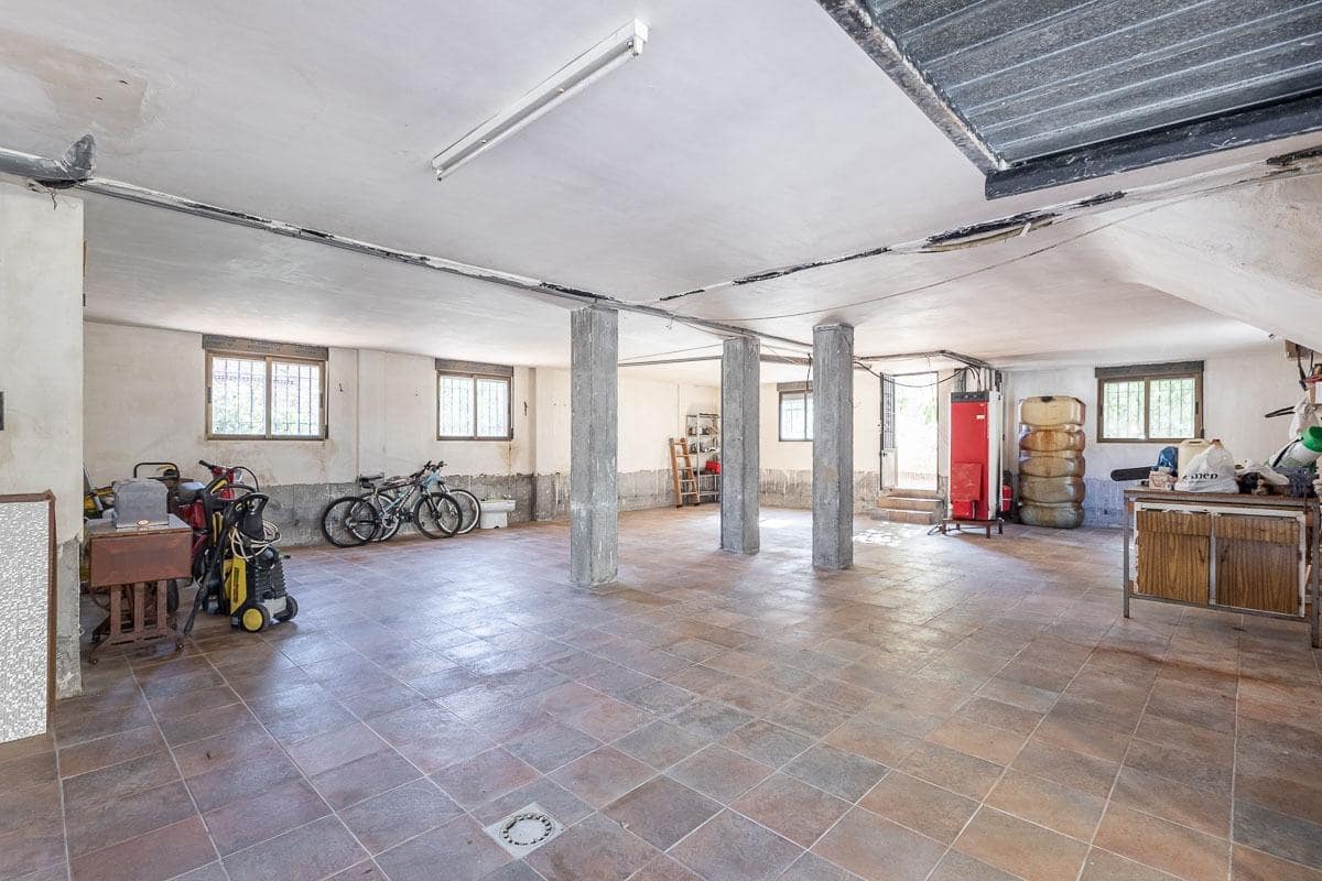 3 bedroom Villa for sale in Ogijares with garage - € 450,000 (Ref: 9367470)