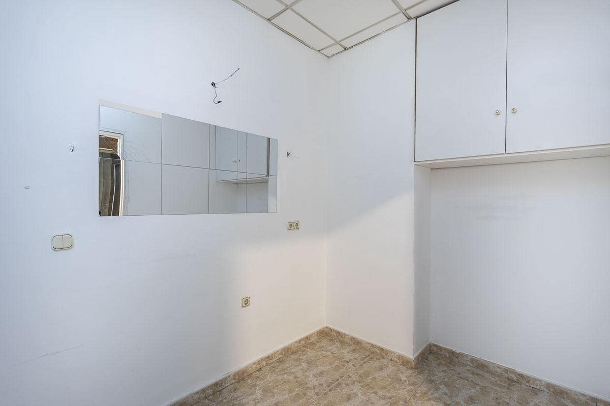 Kaupallinen myytävänä paikassa Granada kaupunki - 395 000 € (Ref: 9378979)