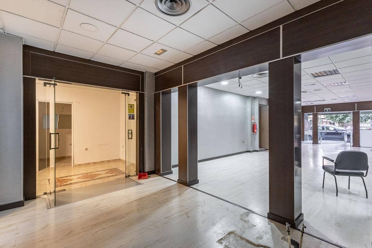 Kaupallinen myytävänä paikassa Granada kaupunki - 395 000 € (Ref: 9378979)