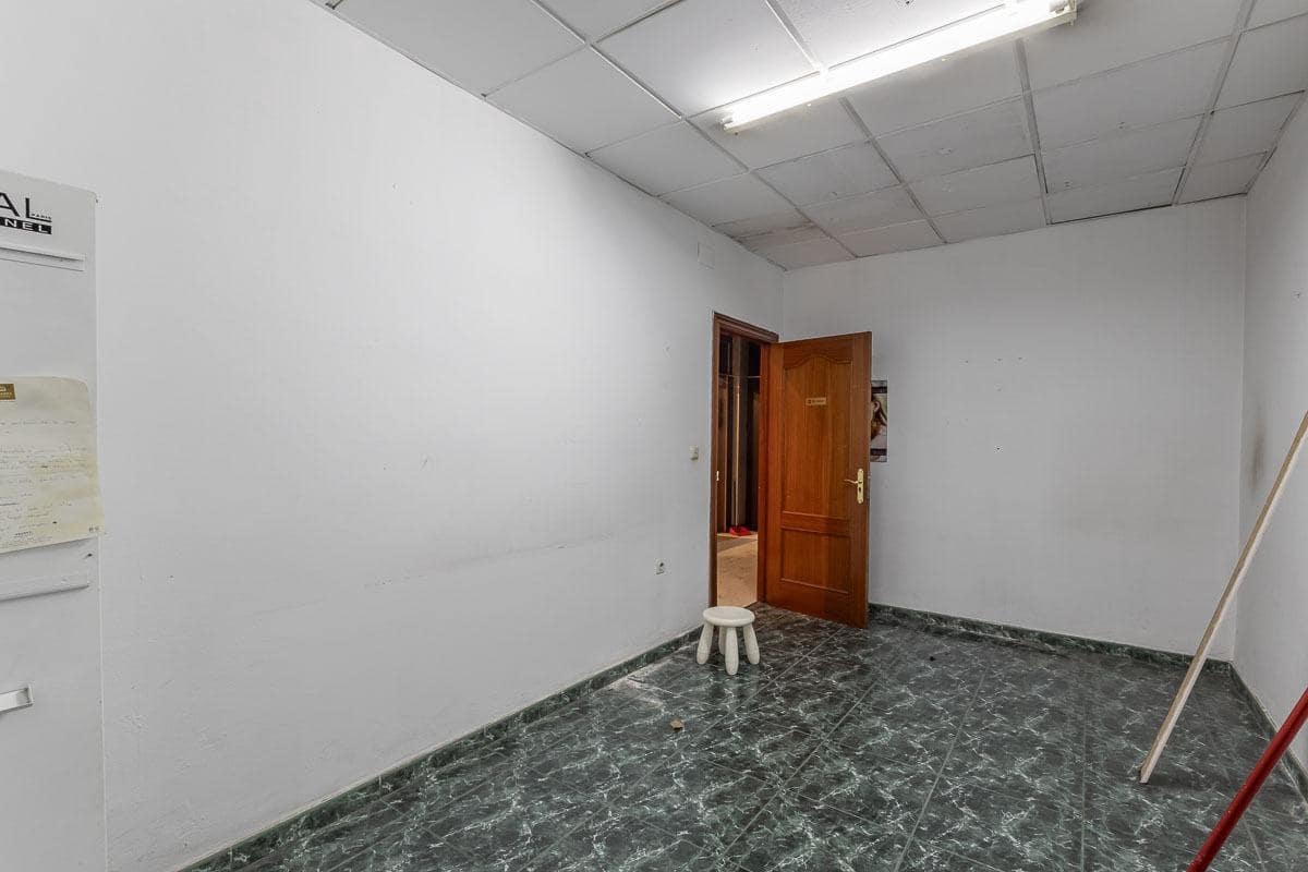 Kaupallinen myytävänä paikassa Granada kaupunki - 395 000 € (Ref: 9378979)