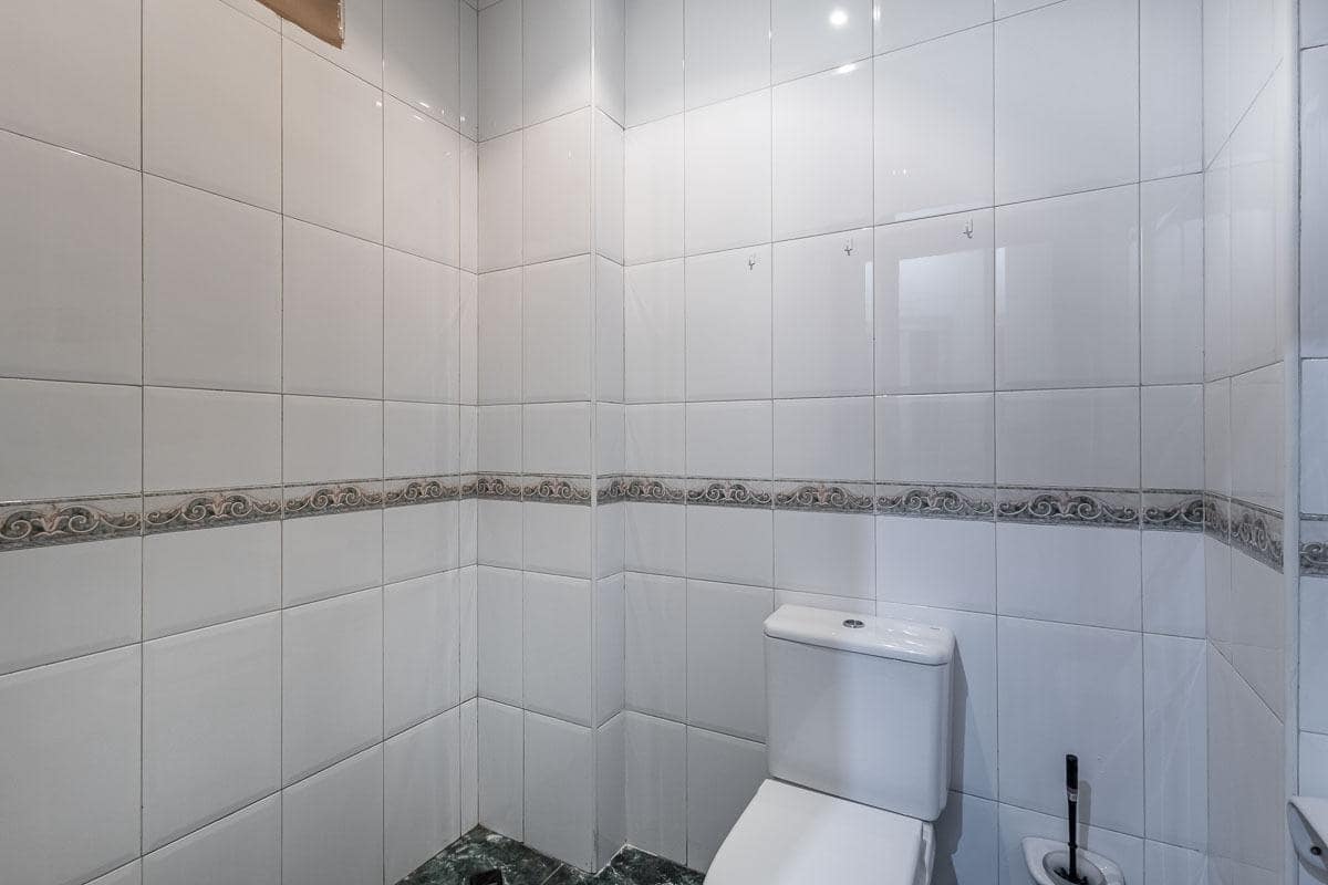 Kaupallinen myytävänä paikassa Granada kaupunki - 395 000 € (Ref: 9378979)