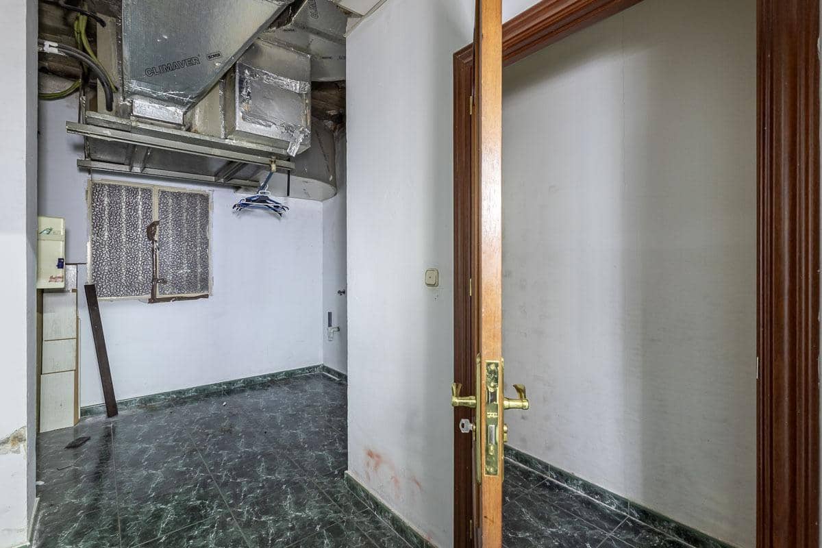 Kaupallinen myytävänä paikassa Granada kaupunki - 395 000 € (Ref: 9378979)