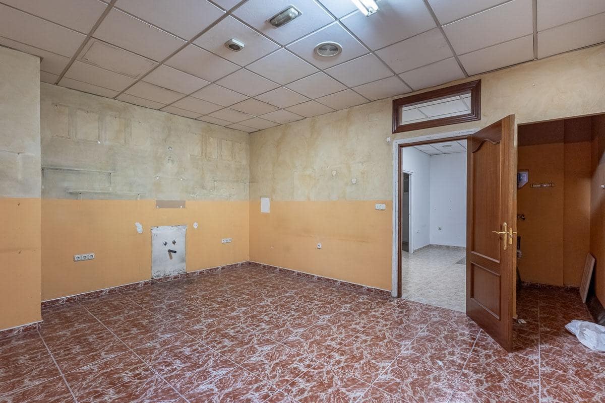 Kaupallinen myytävänä paikassa Granada kaupunki - 395 000 € (Ref: 9378979)