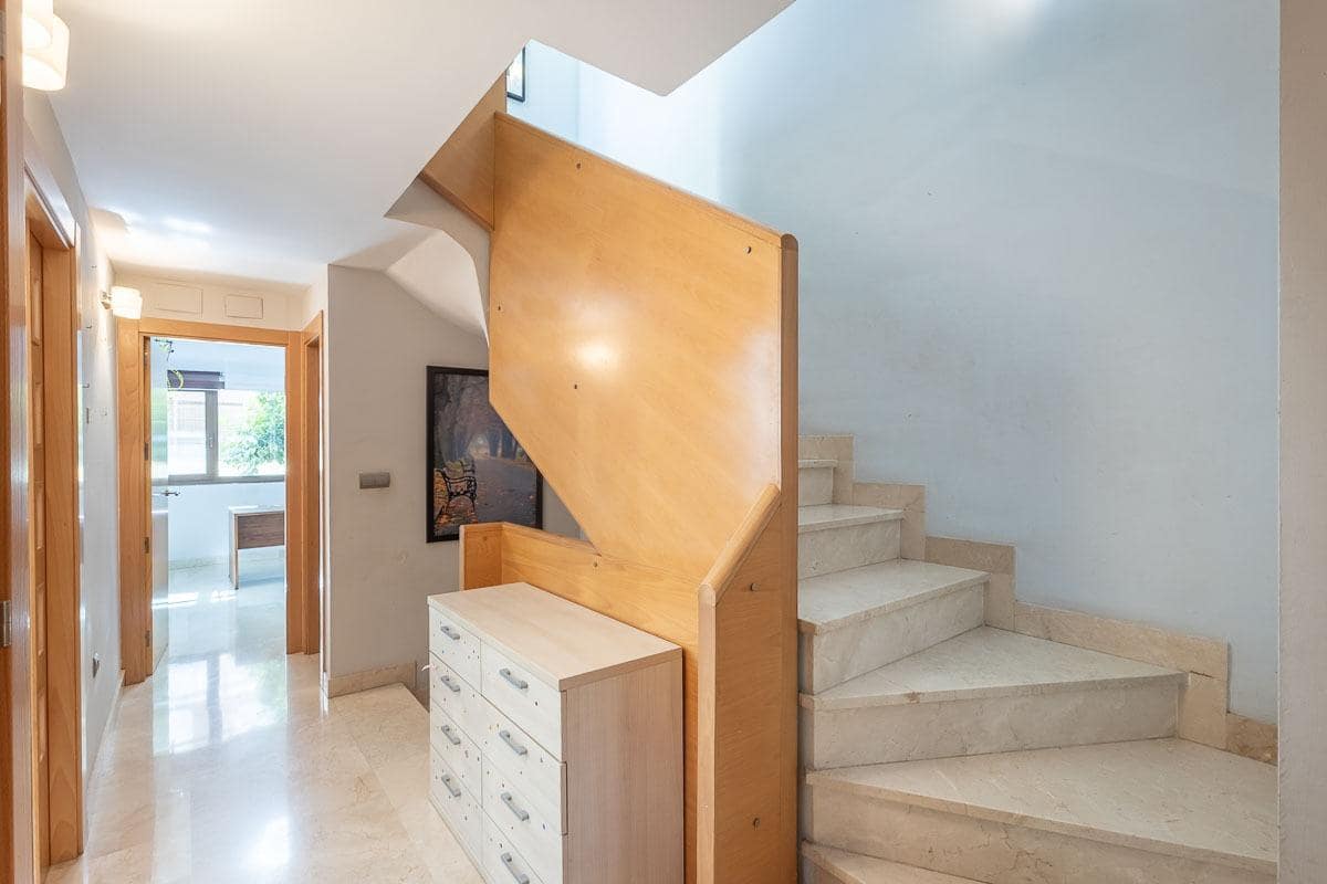4 chambre Villa/Maison Mitoyenne à vendre à Jun avec piscine garage - 280 000 € (Ref: 9382805)