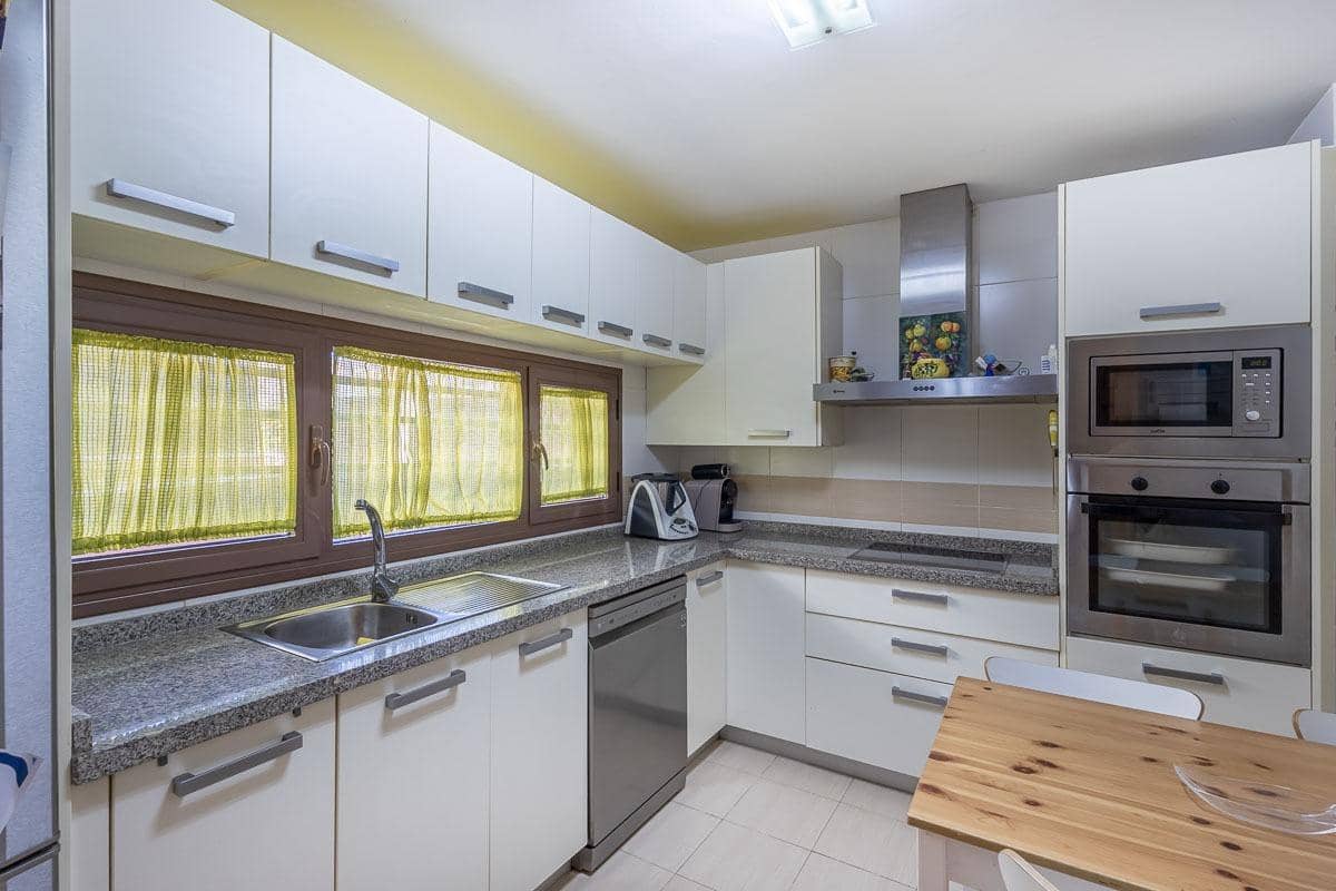 4 chambre Villa/Maison Mitoyenne à vendre à Jun avec piscine garage - 280 000 € (Ref: 9382805)