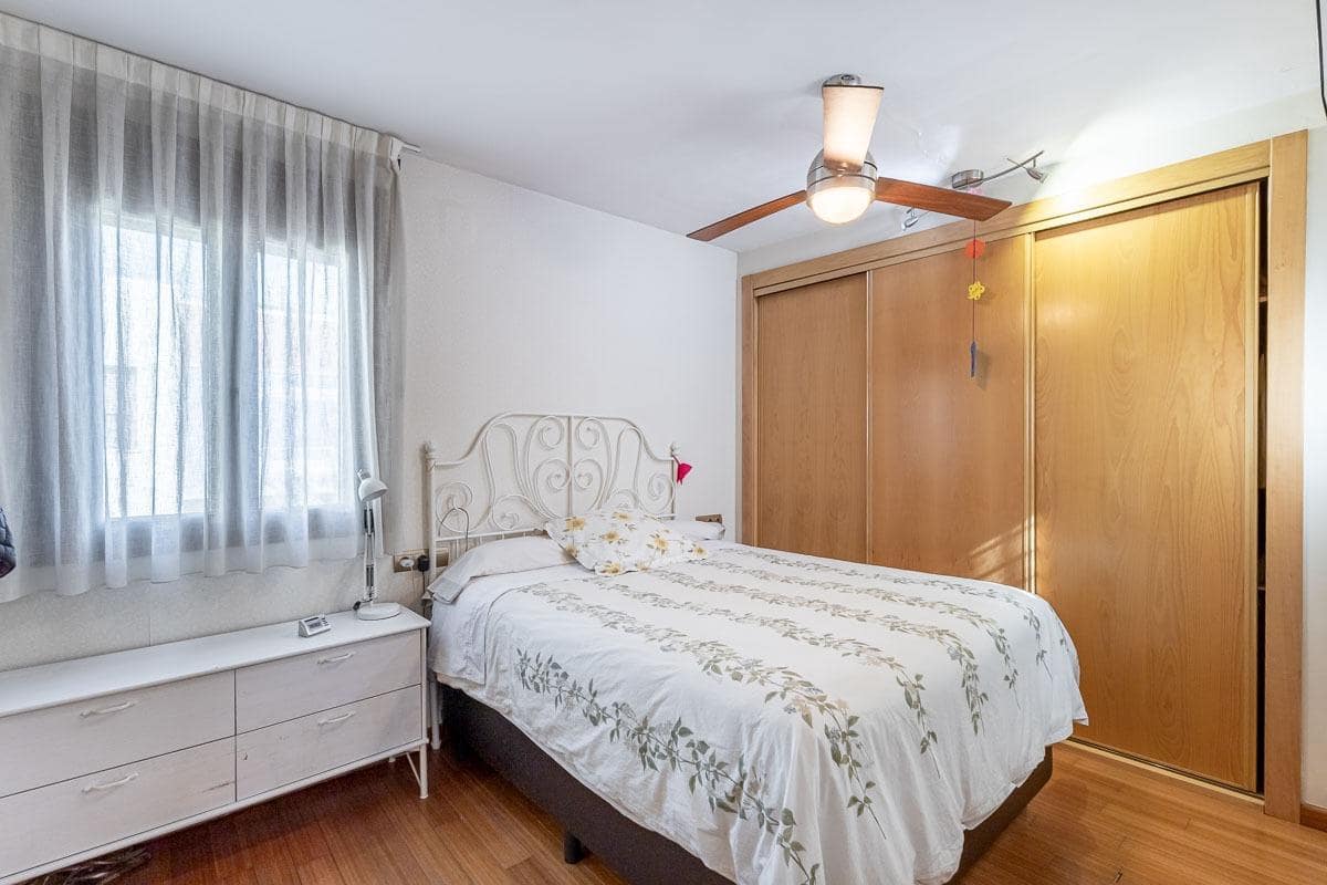 4 chambre Villa/Maison Mitoyenne à vendre à Jun avec piscine garage - 280 000 € (Ref: 9382805)