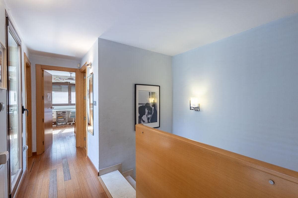 4 chambre Villa/Maison Mitoyenne à vendre à Jun avec piscine garage - 280 000 € (Ref: 9382805)