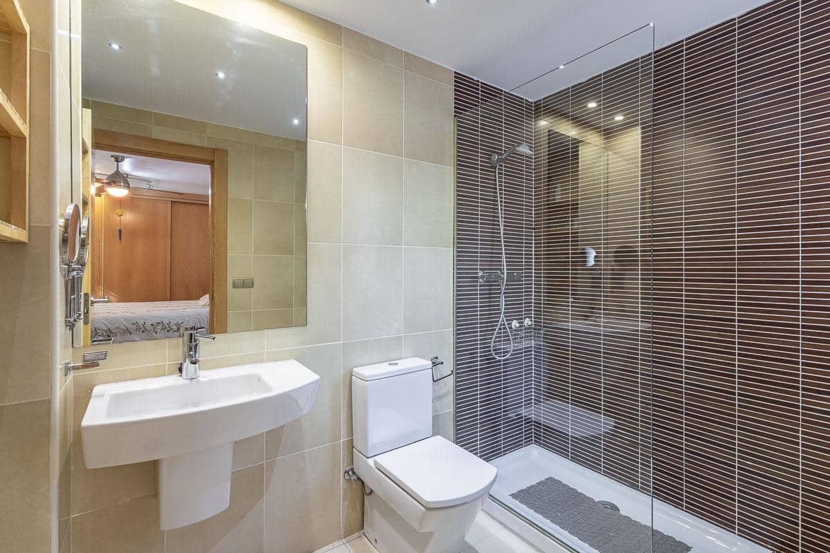 4 chambre Villa/Maison Mitoyenne à vendre à Jun avec piscine garage - 280 000 € (Ref: 9382805)