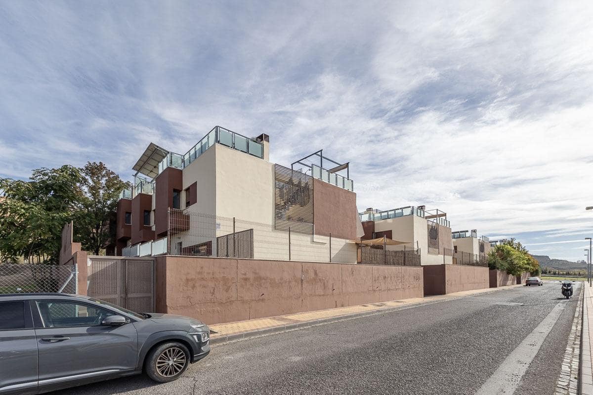 4 chambre Villa/Maison Mitoyenne à vendre à Jun avec piscine garage - 280 000 € (Ref: 9382805)