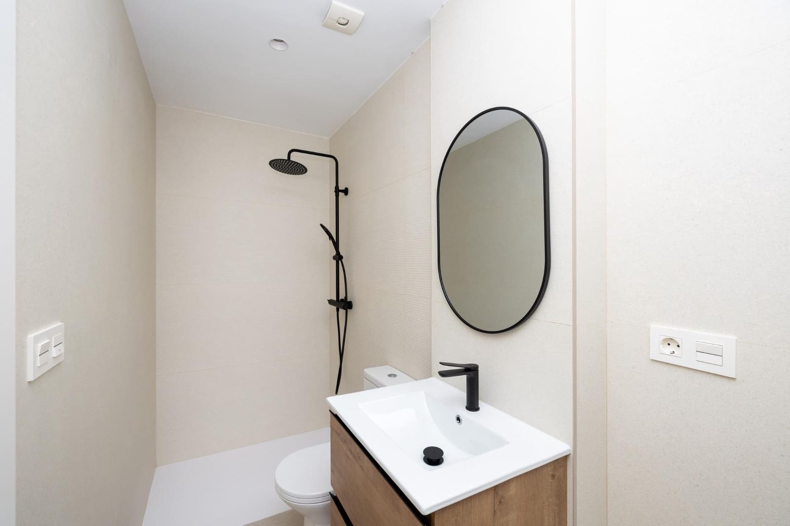 Studio til salgs i Granada by - € 160 000 (Ref: 9390772)