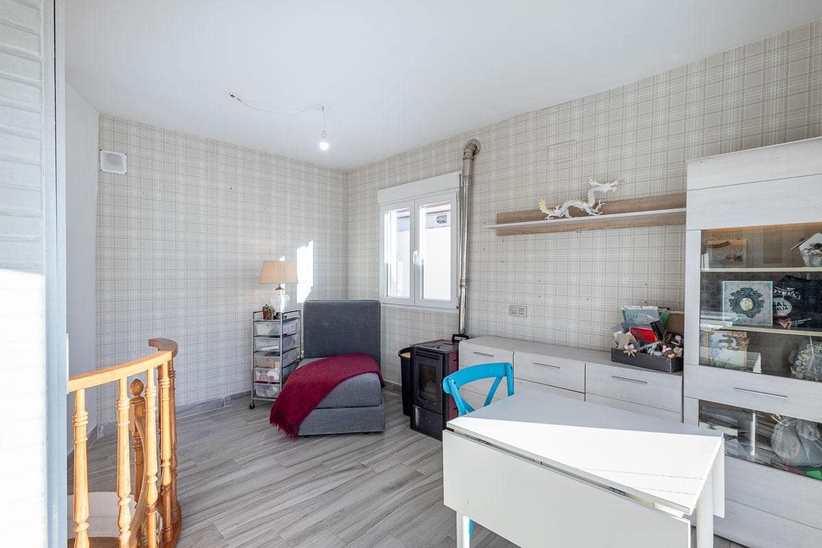 3 soverom Leilighet til salgs i Churriana de la Vega med garasje - € 209 000 (Ref: 9390773)