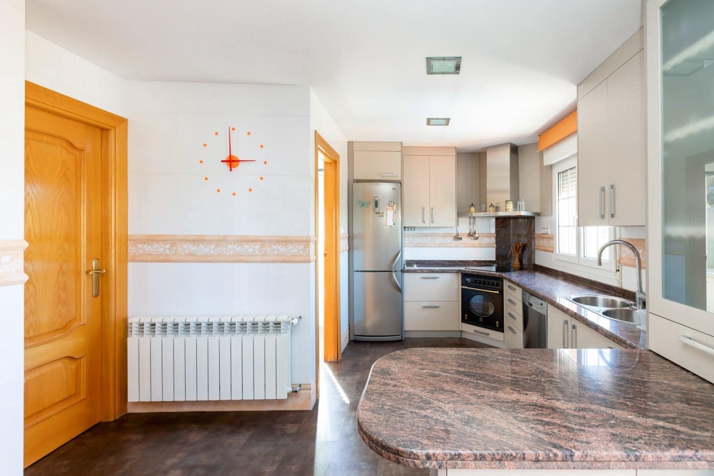 6 soveværelse Villa til salg i Gojar med swimmingpool garage - € 699.900 (Ref: 9400883)