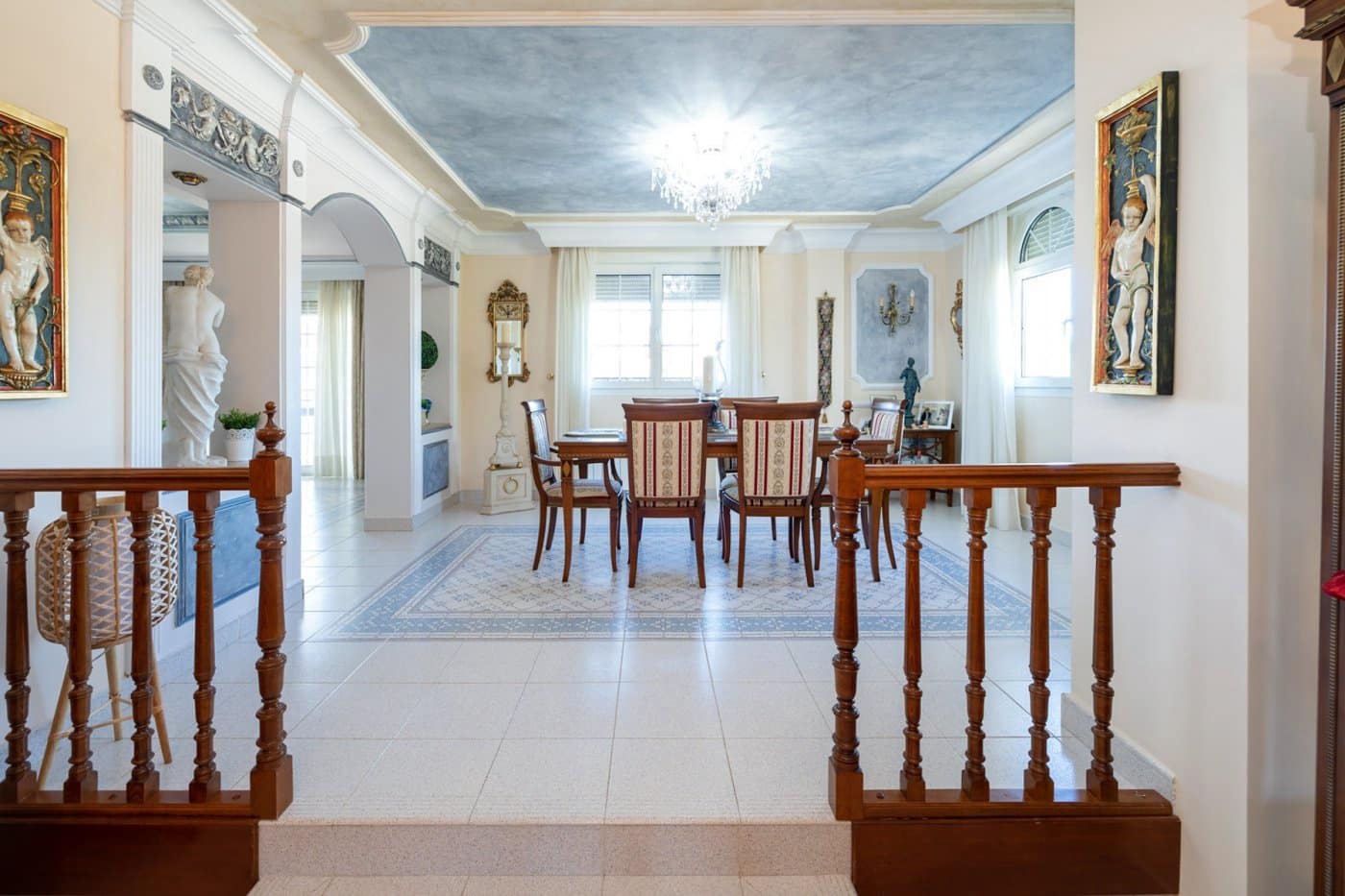 6 soveværelse Villa til salg i Gojar med swimmingpool garage - € 699.900 (Ref: 9400883)