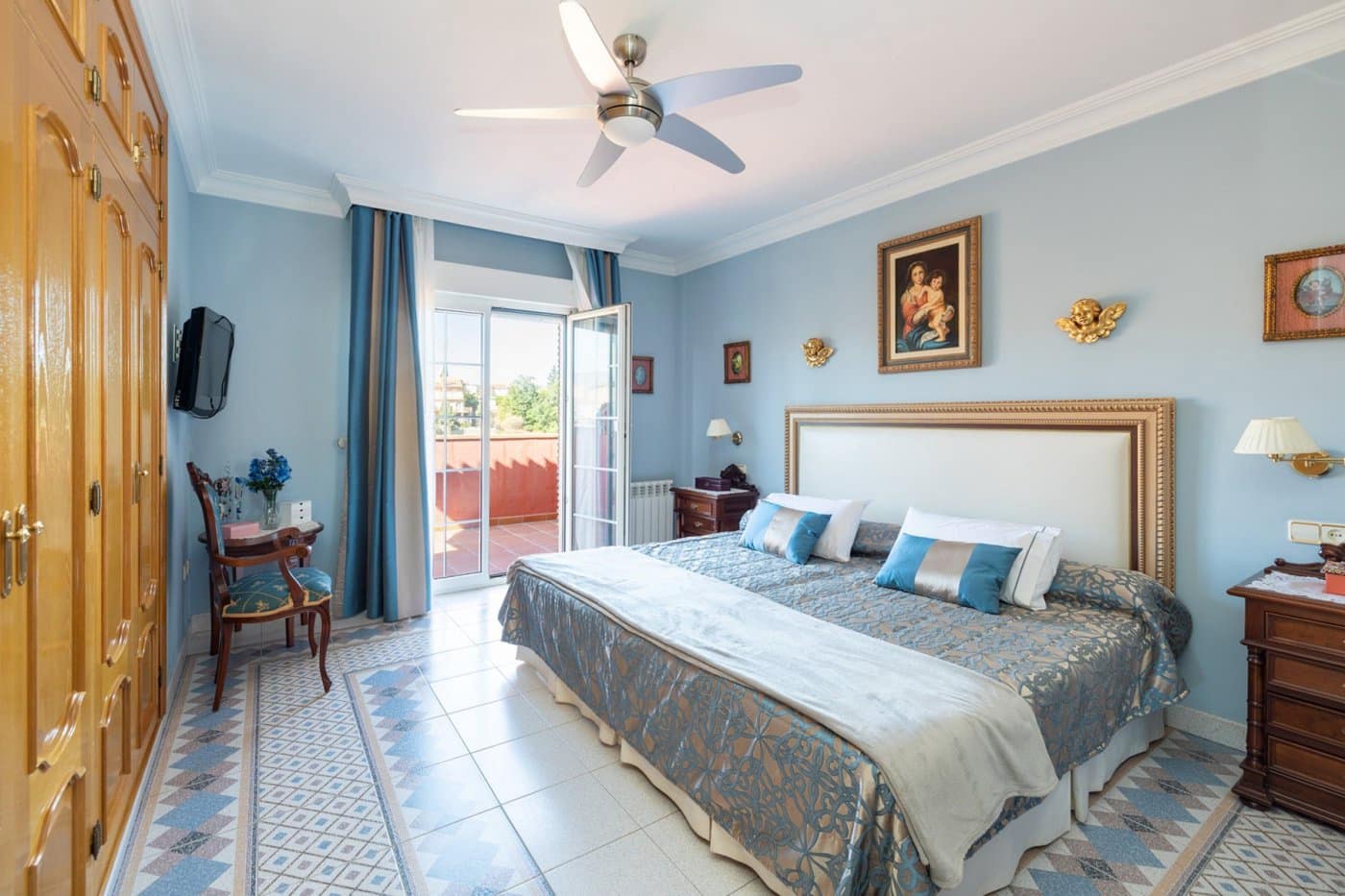 6 soveværelse Villa til salg i Gojar med swimmingpool garage - € 699.900 (Ref: 9400883)